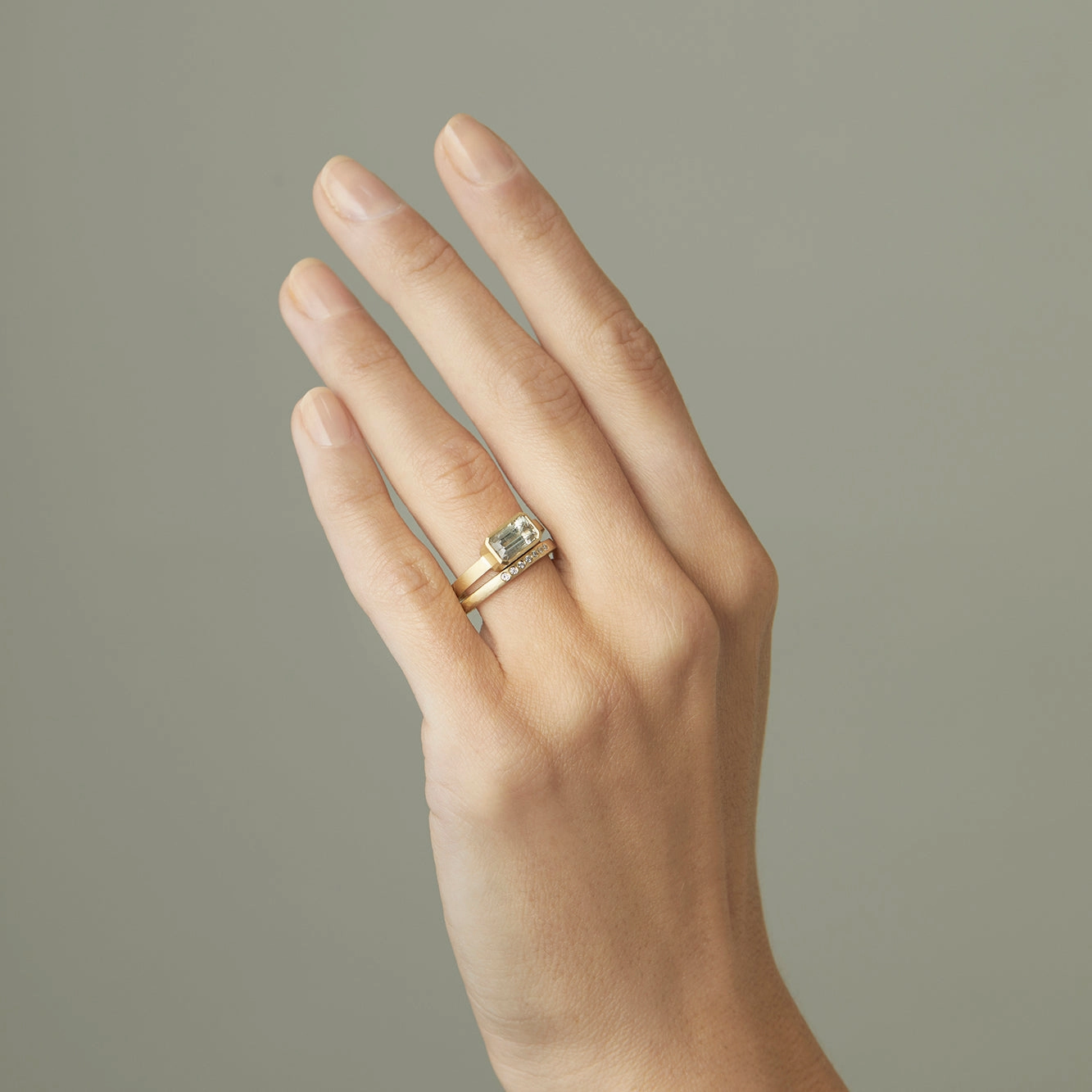 2.3mm Seven White Diamonds Band | R16001W