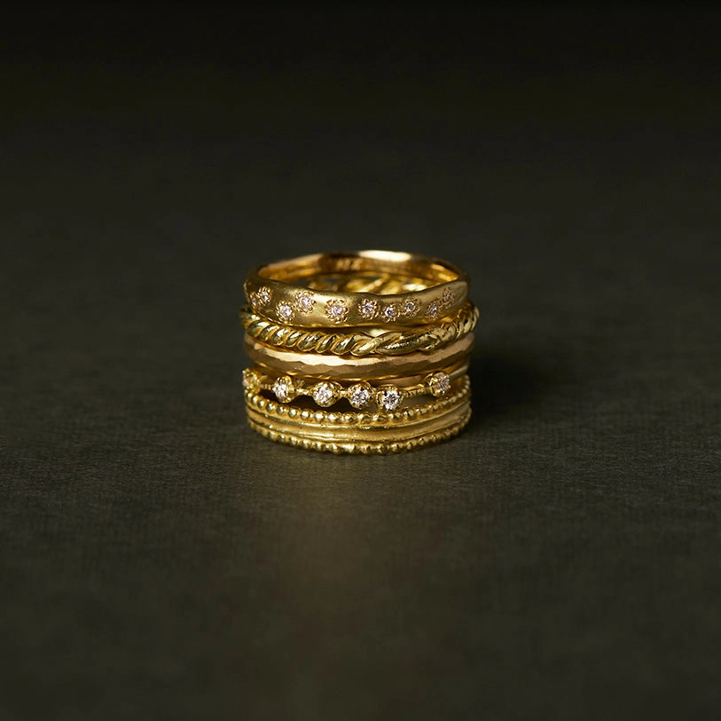 2.5mm Half Round Hammered Band | R18001