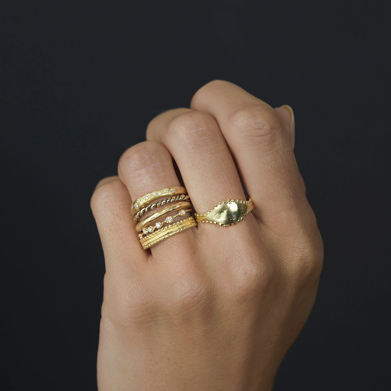 2.5mm Half Round Hammered Band | R18001