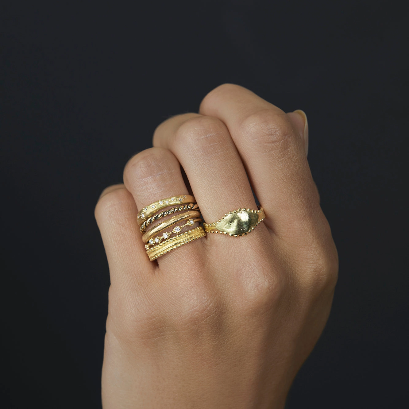 2.5mm Half Round Hammered Band | R18001