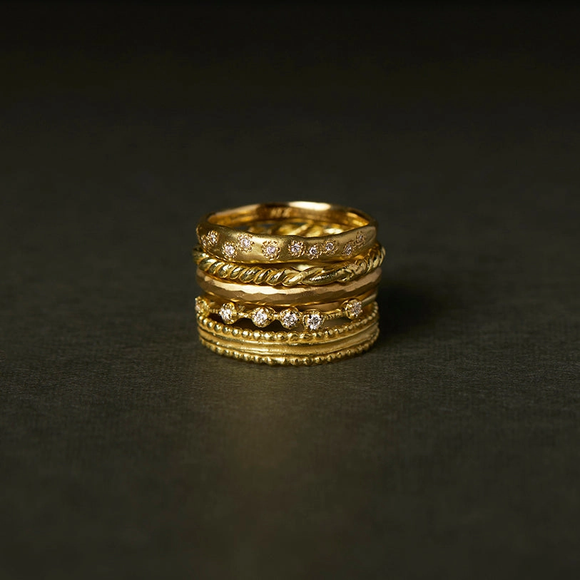 2.5mm Half Round Hammered Band | R18001