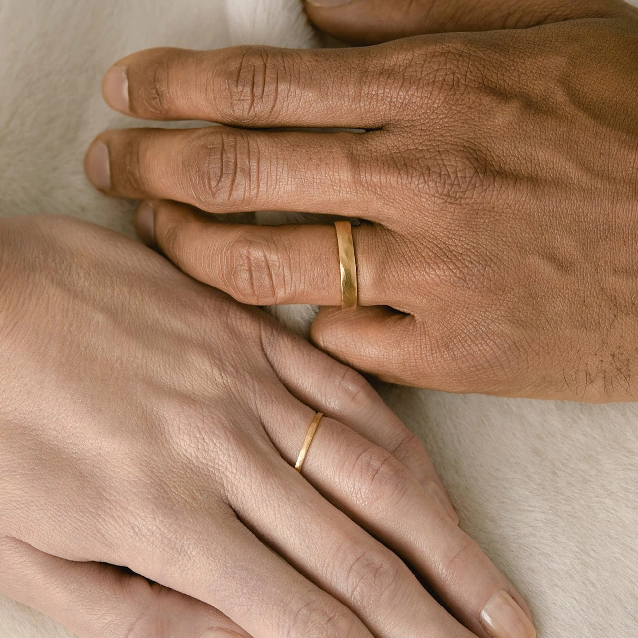 3.7mm Signature Hammered Band | MR0101
