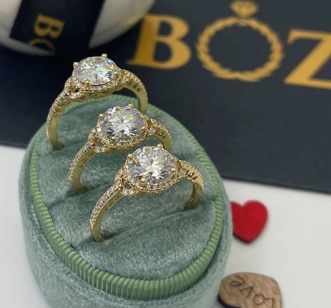 Aphrodite Engagement Ring in 18K Gold
