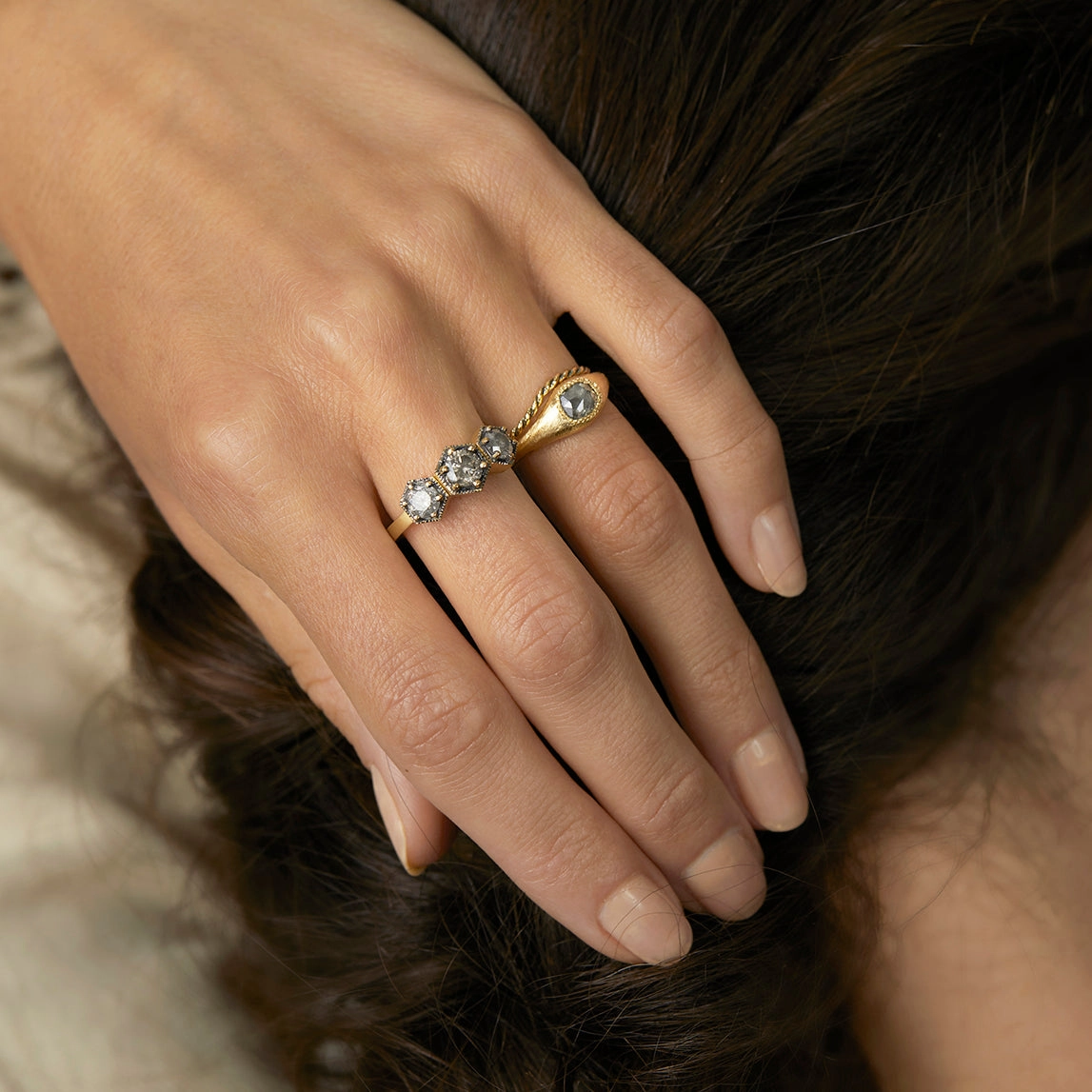 Curved Twisting Band | R27001