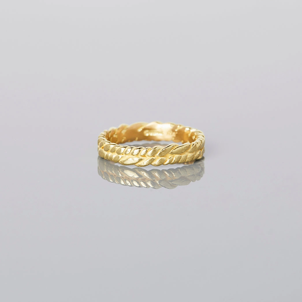 Double Twisted Band | R17001