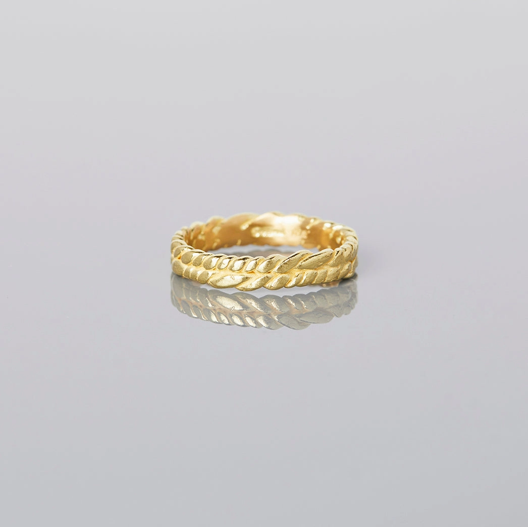 Double Twisted Band | R17001