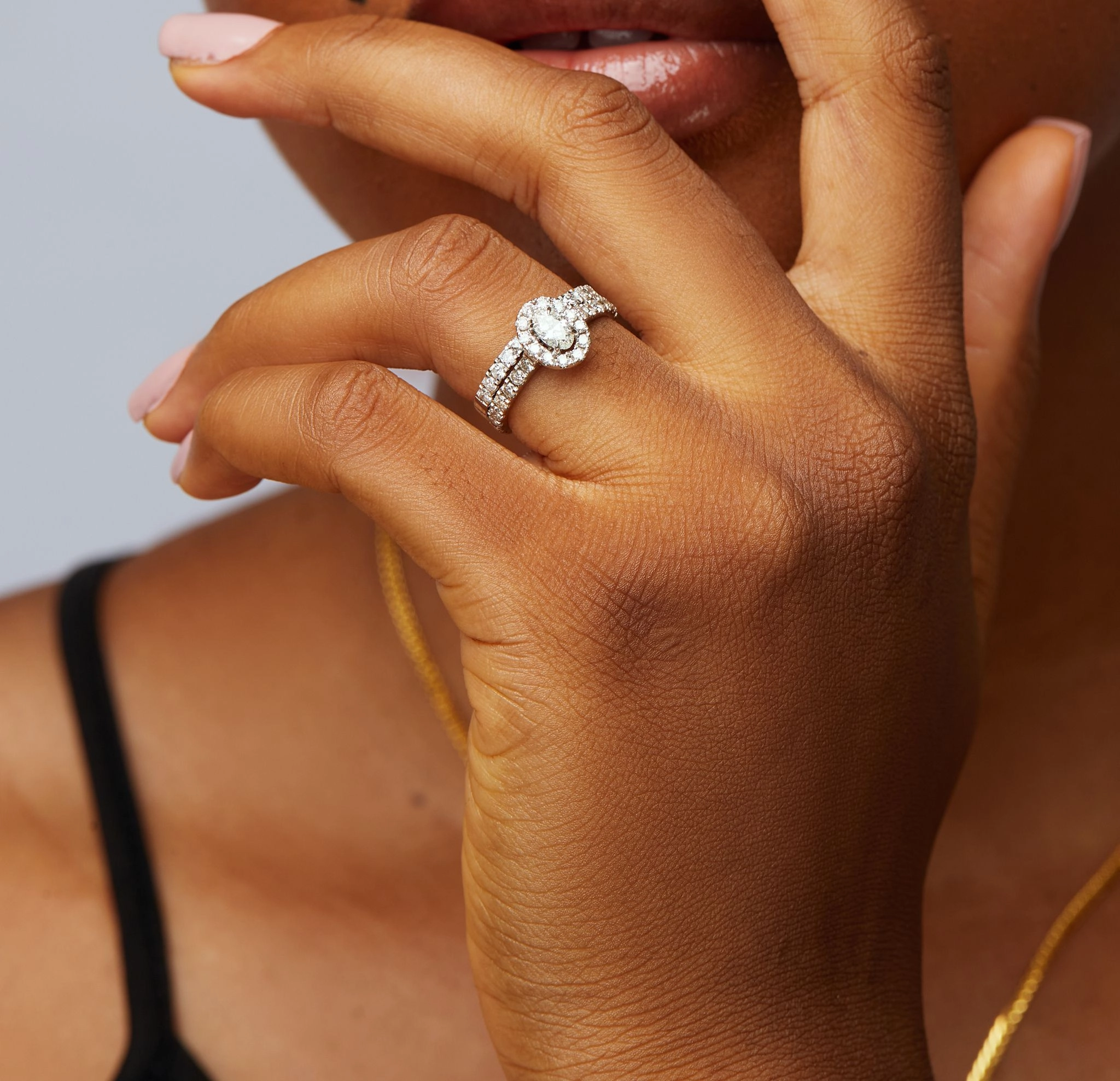 Heiress Oval Cut Natural Diamond Bride Set in 18K Gold