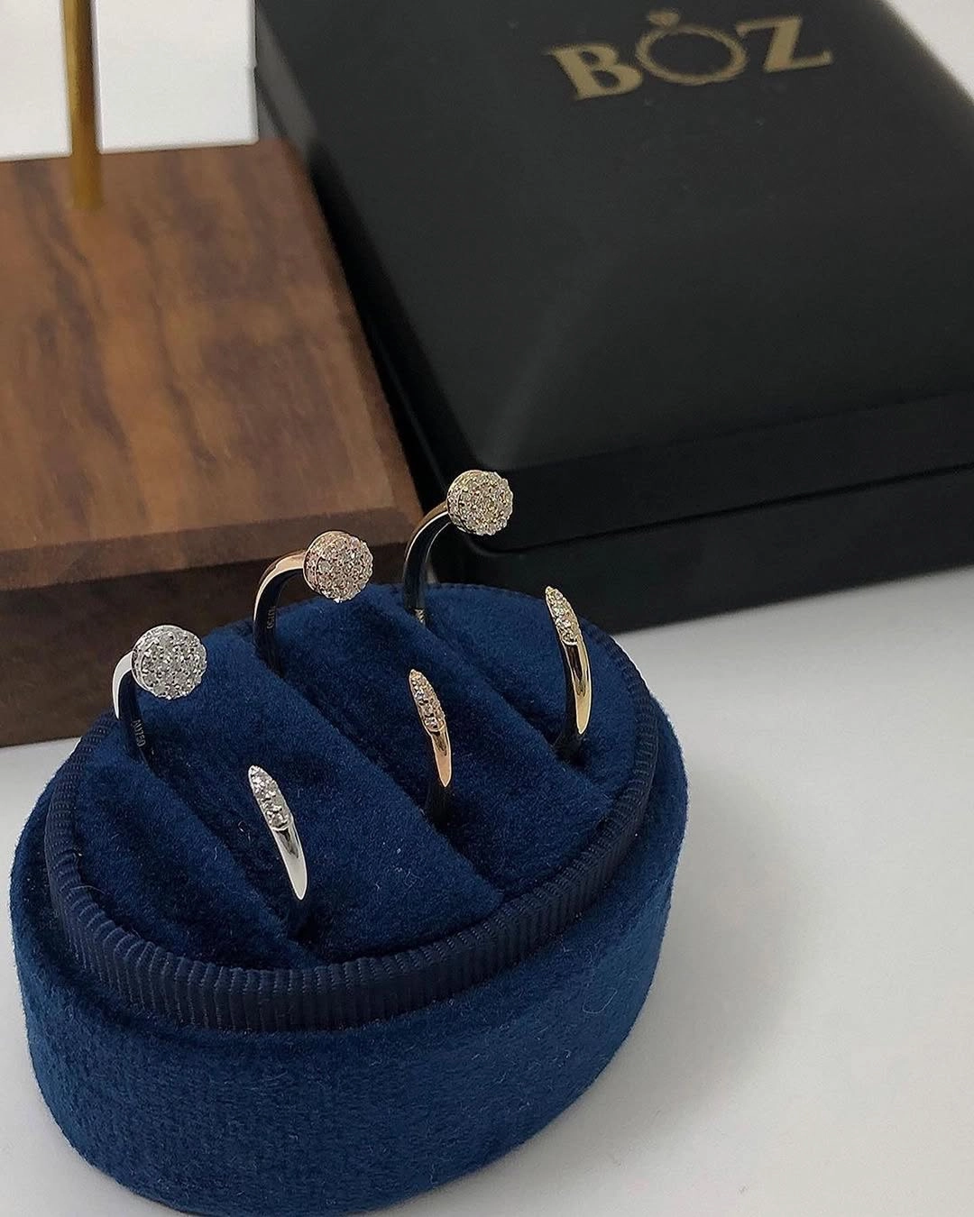 Nail Diamond Ring in 18K Gold