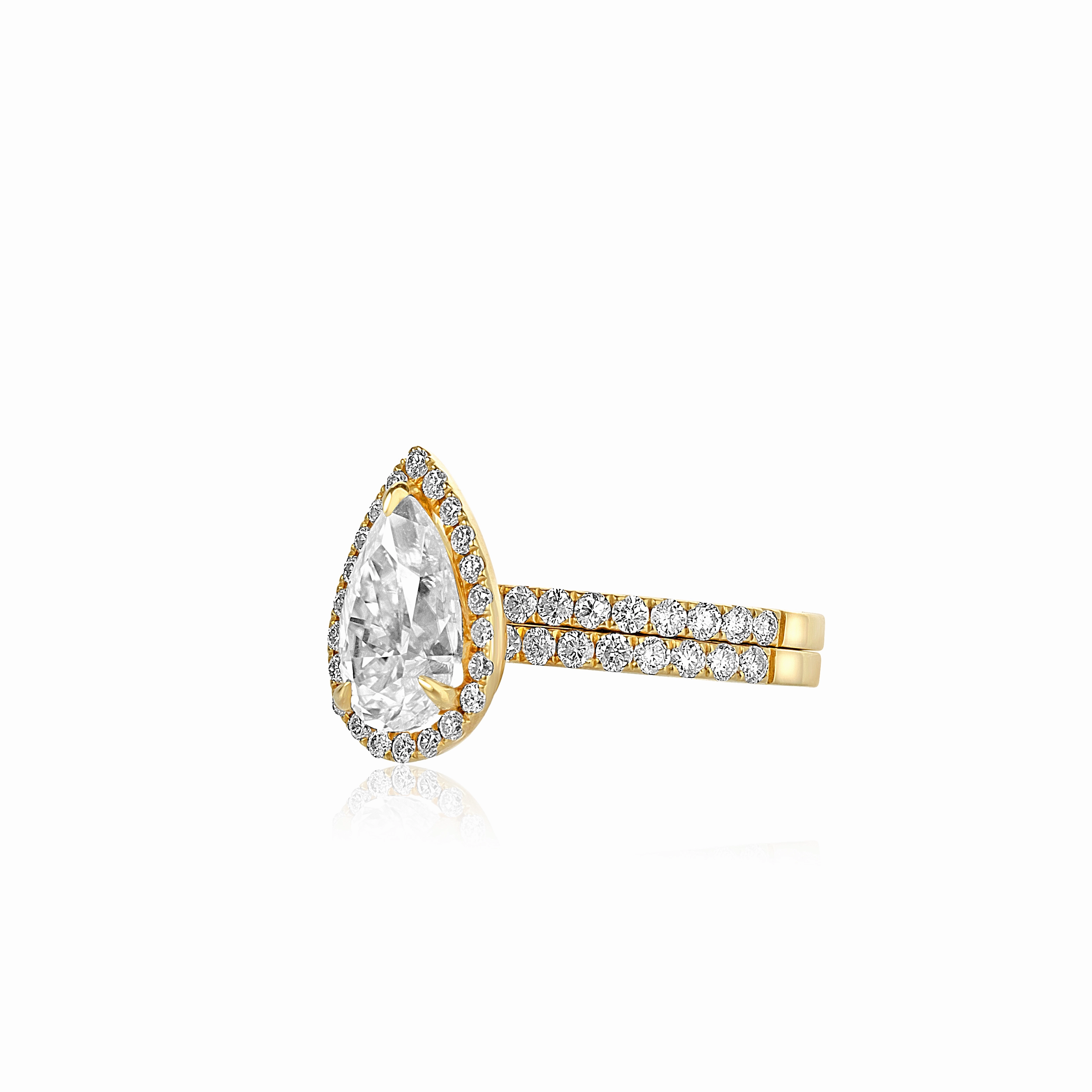 Ola Pear Cut Moissanite & Diamond Bride Set in 18K Gold