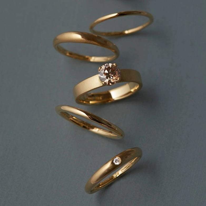 Single White Diamond Taper Band | R10502W