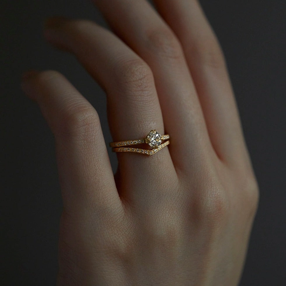 White Diamond Cresting Band | R9702W