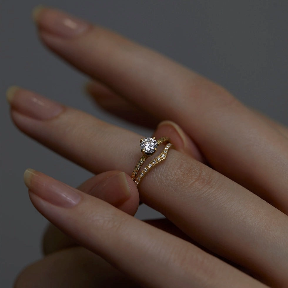 White Diamond Cresting Band | R9702W