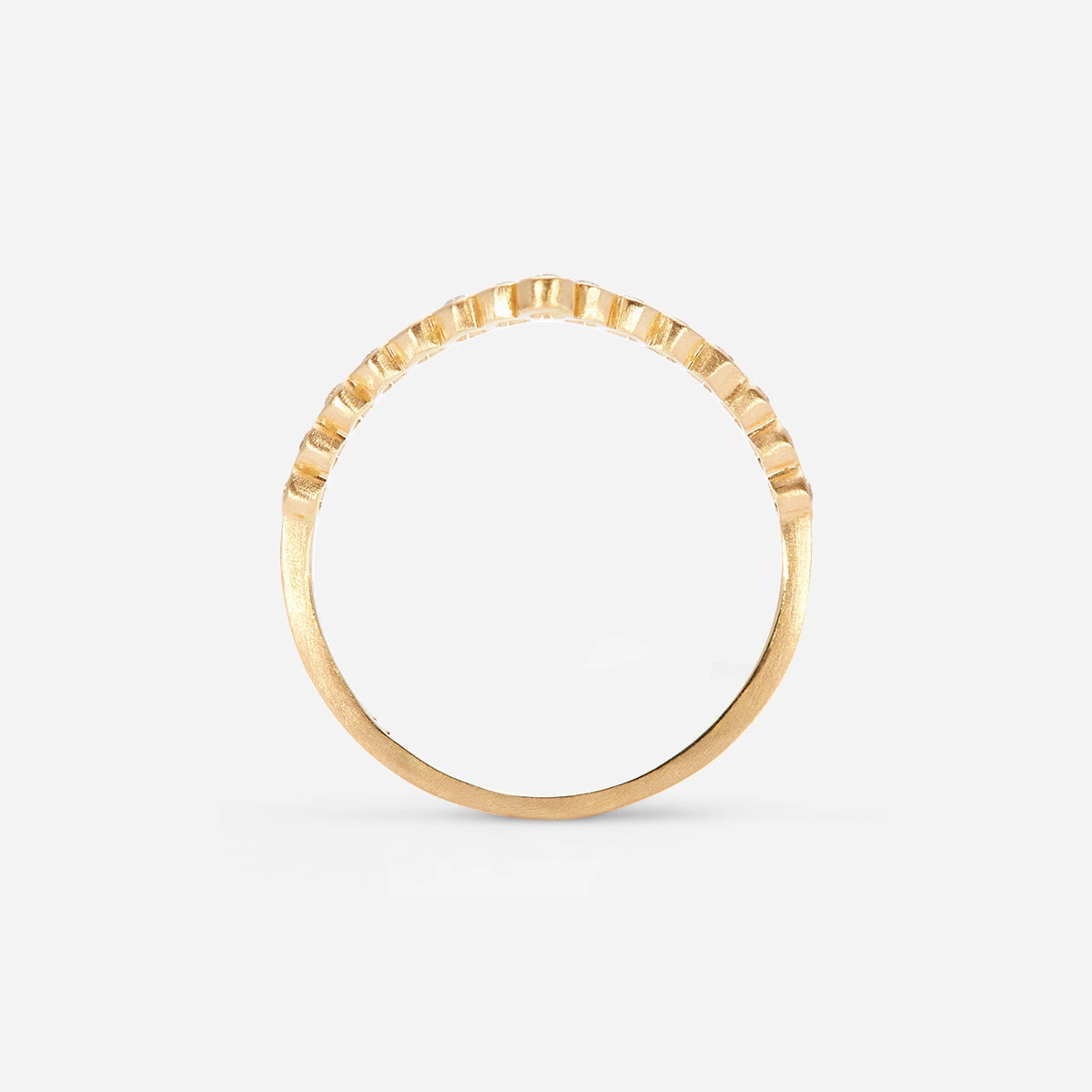 White Diamond Cresting Circle Band | R11501W
