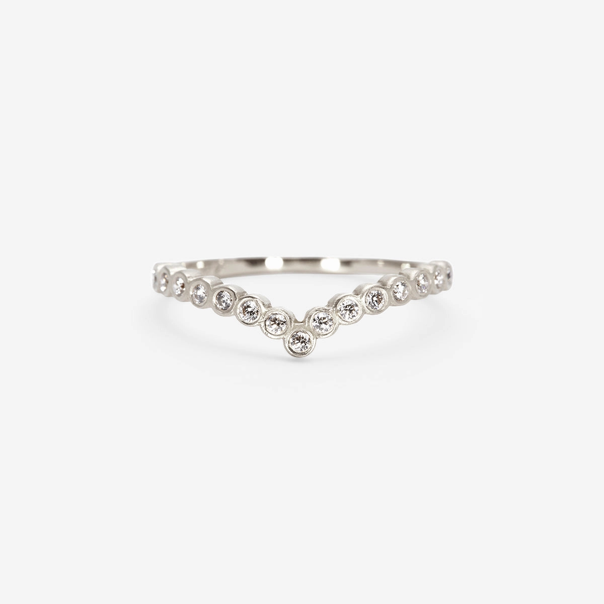 White Diamond Cresting Circle Band | R11501W