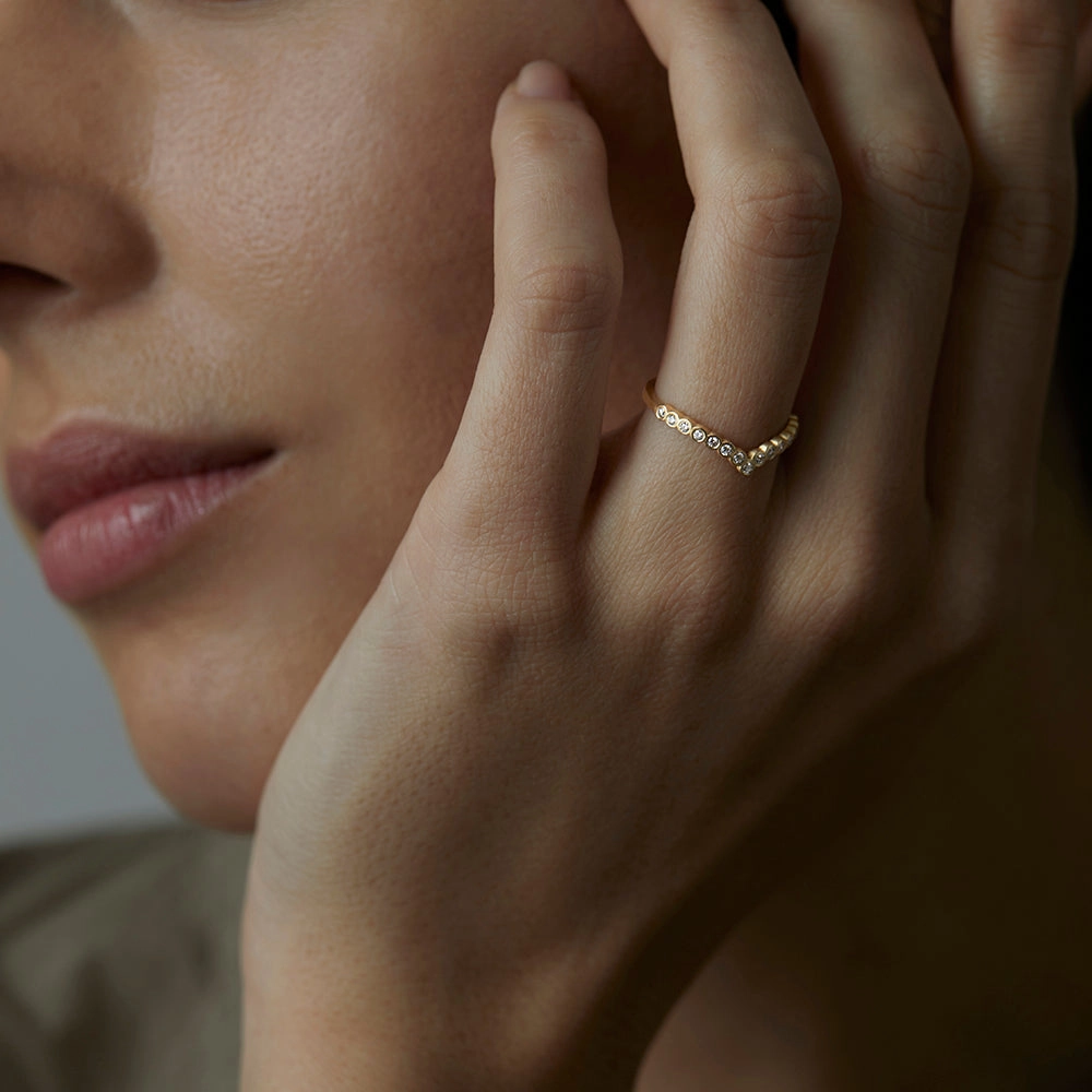 White Diamond Cresting Circle Band | R11501W
