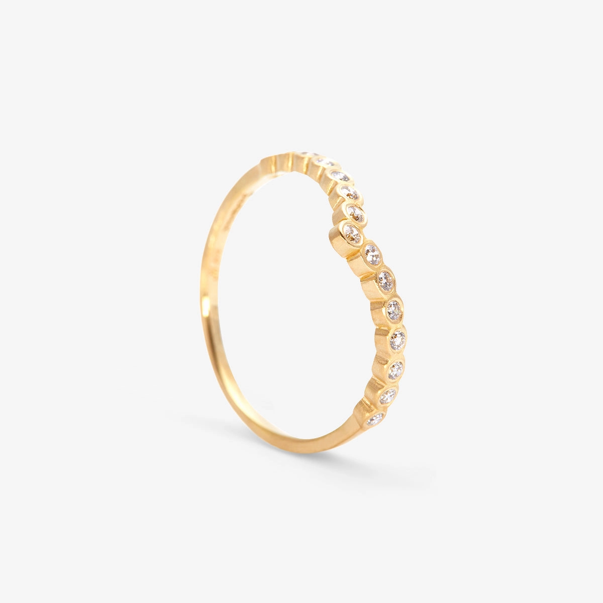 White Diamond Cresting Circle Band | R11501W
