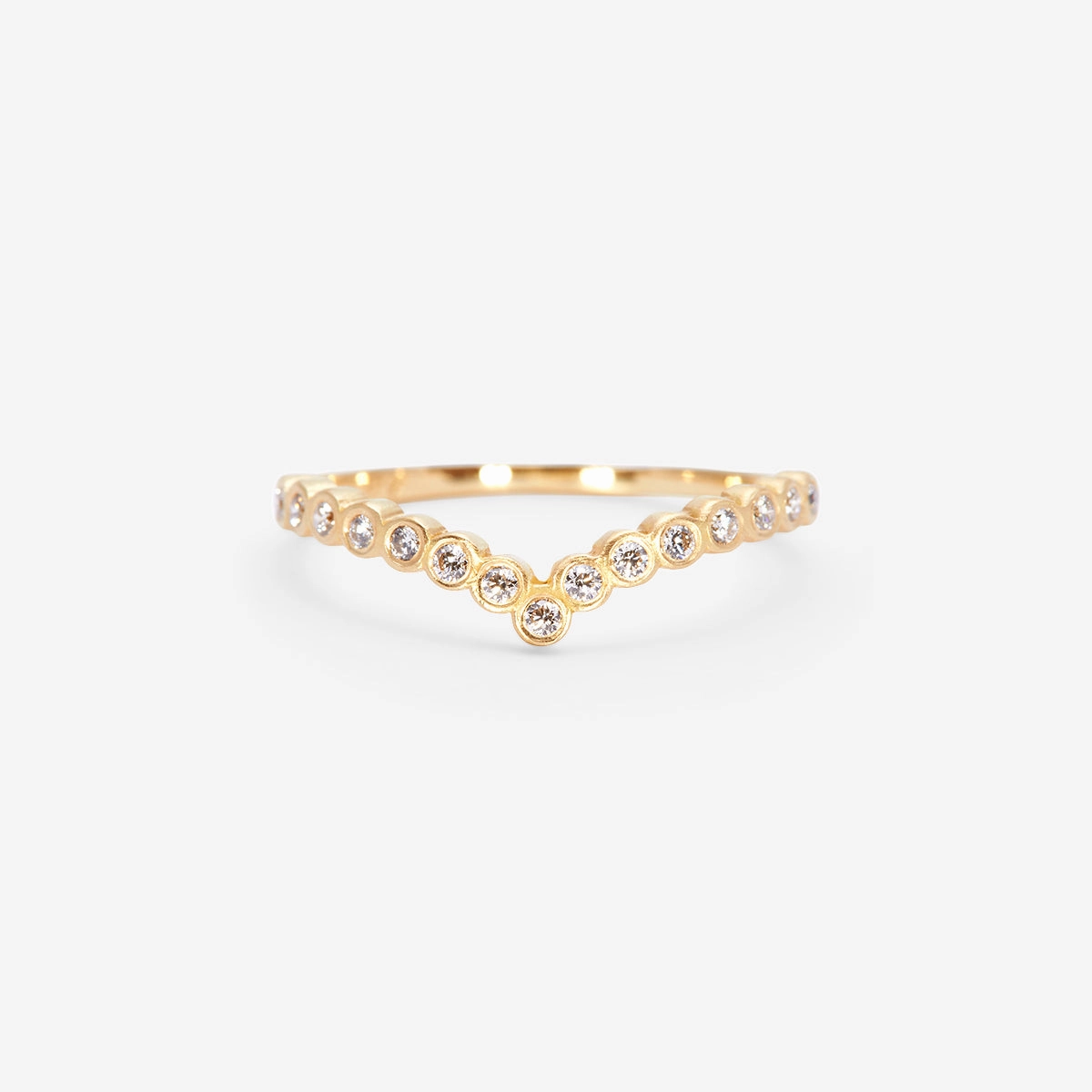 White Diamond Cresting Circle Band | R11501W